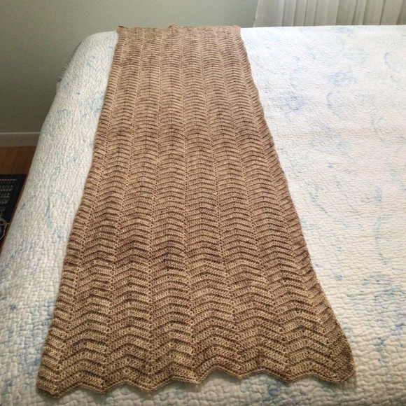 Hand made women’s shawl - Picture 5 of 7